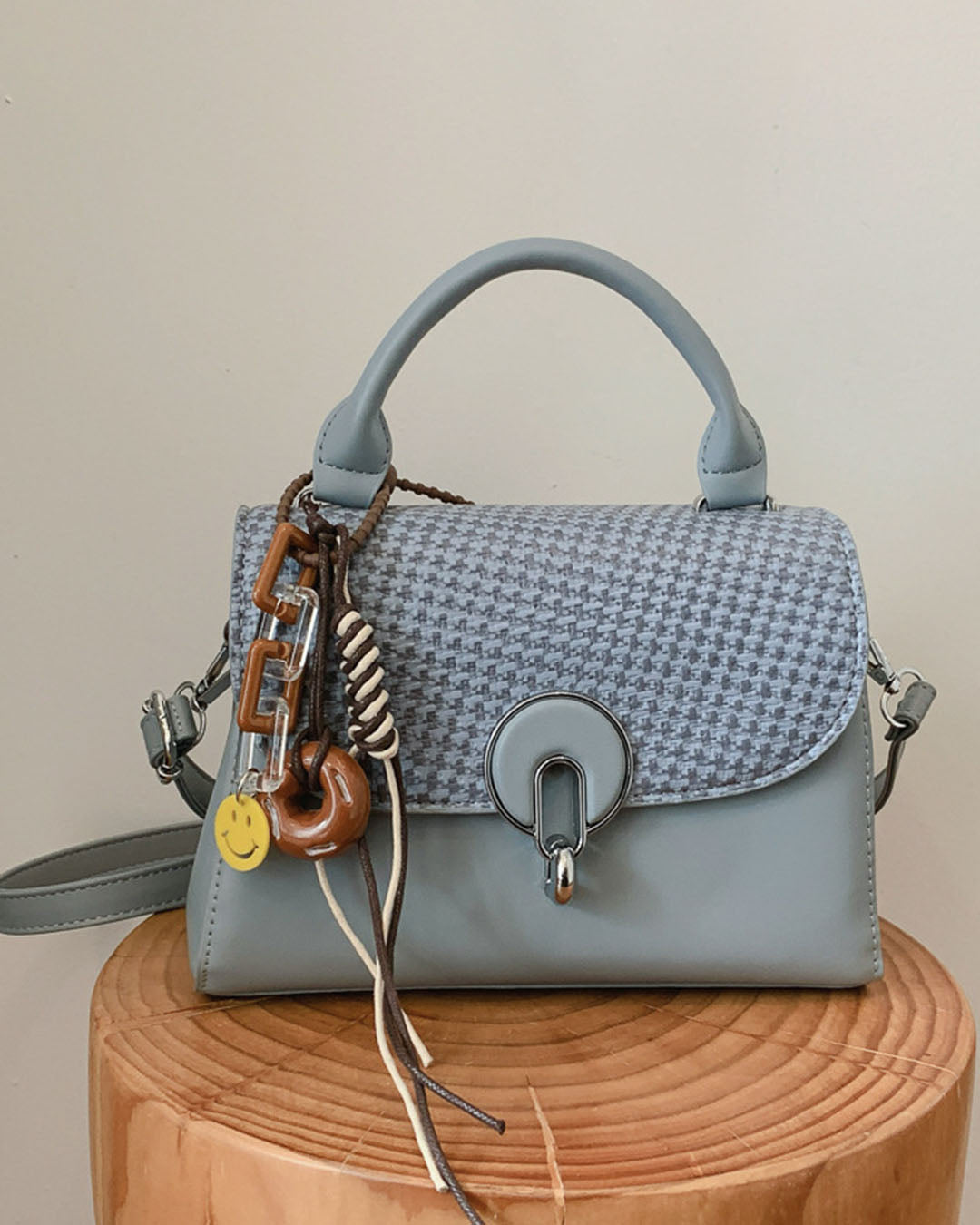 Crossbody con llavero colgante
