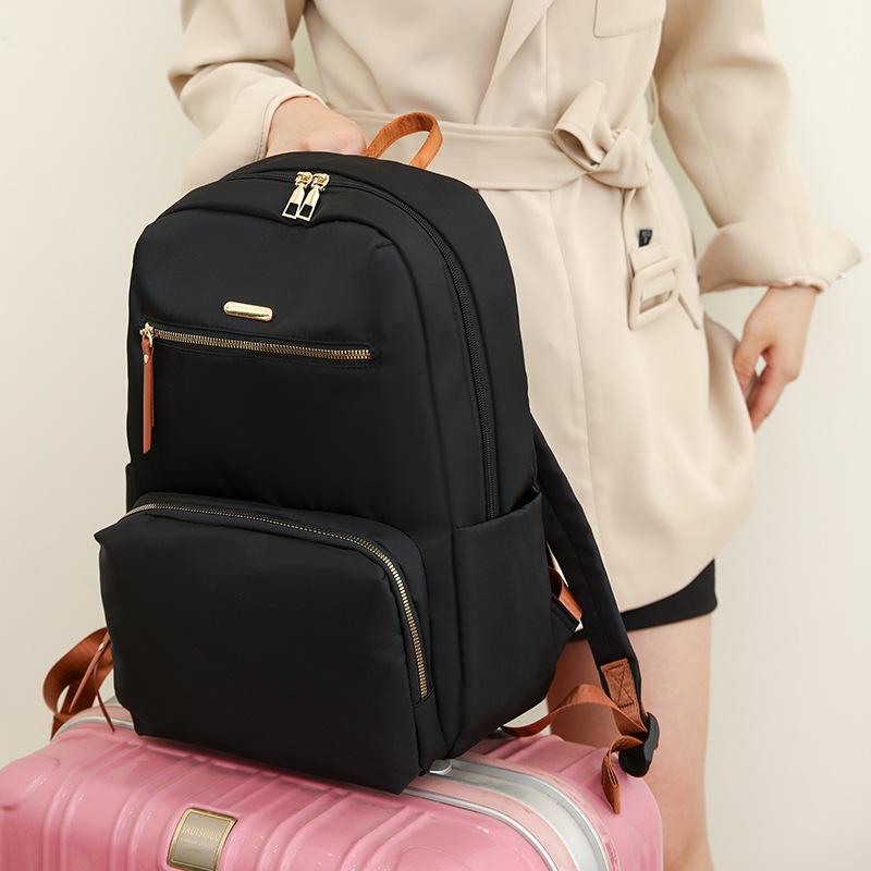 Mochila mediana de formato rectangular para uso diario