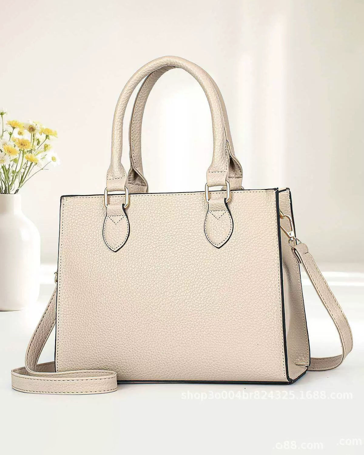 Cartera compacta de forma cuadrada