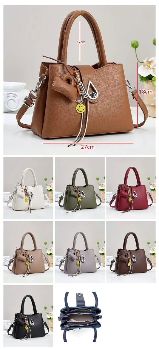 💕Oferta ¡San Valentín! 💕 • Bolso de tamaño mediana con adorno frontal color metálico