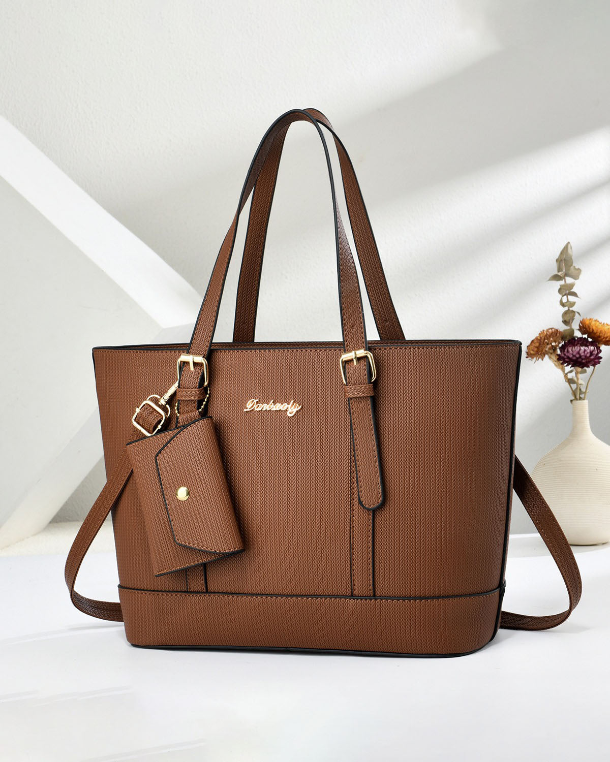 Conjunto de bolso de moda con bolso espacioso con accesorio colgante