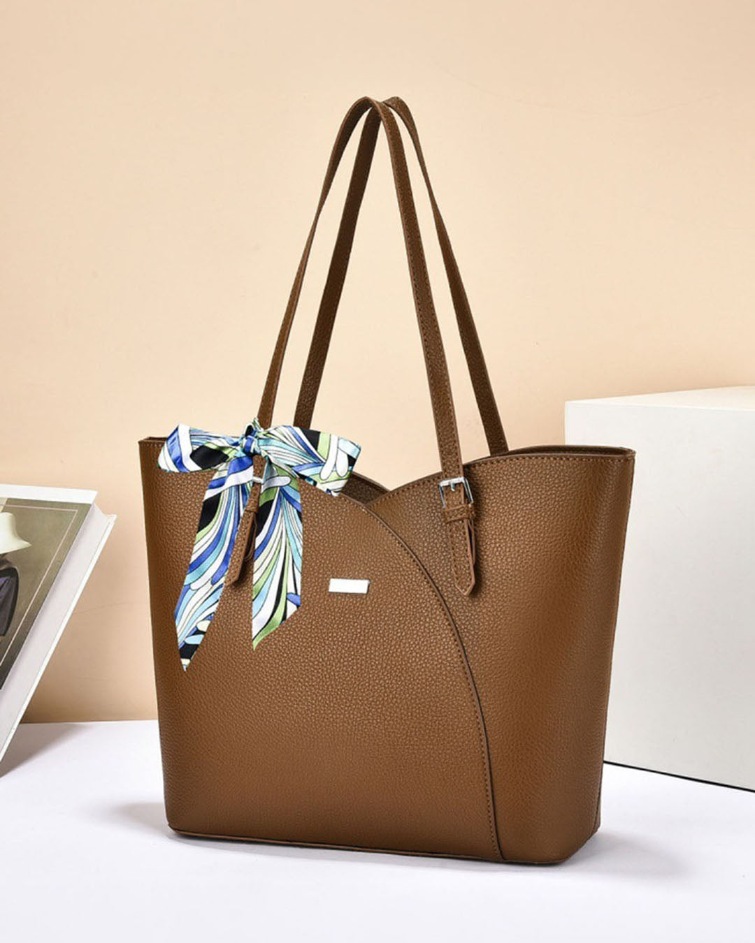 Cartera tipo tote con espacio para el dia a dia