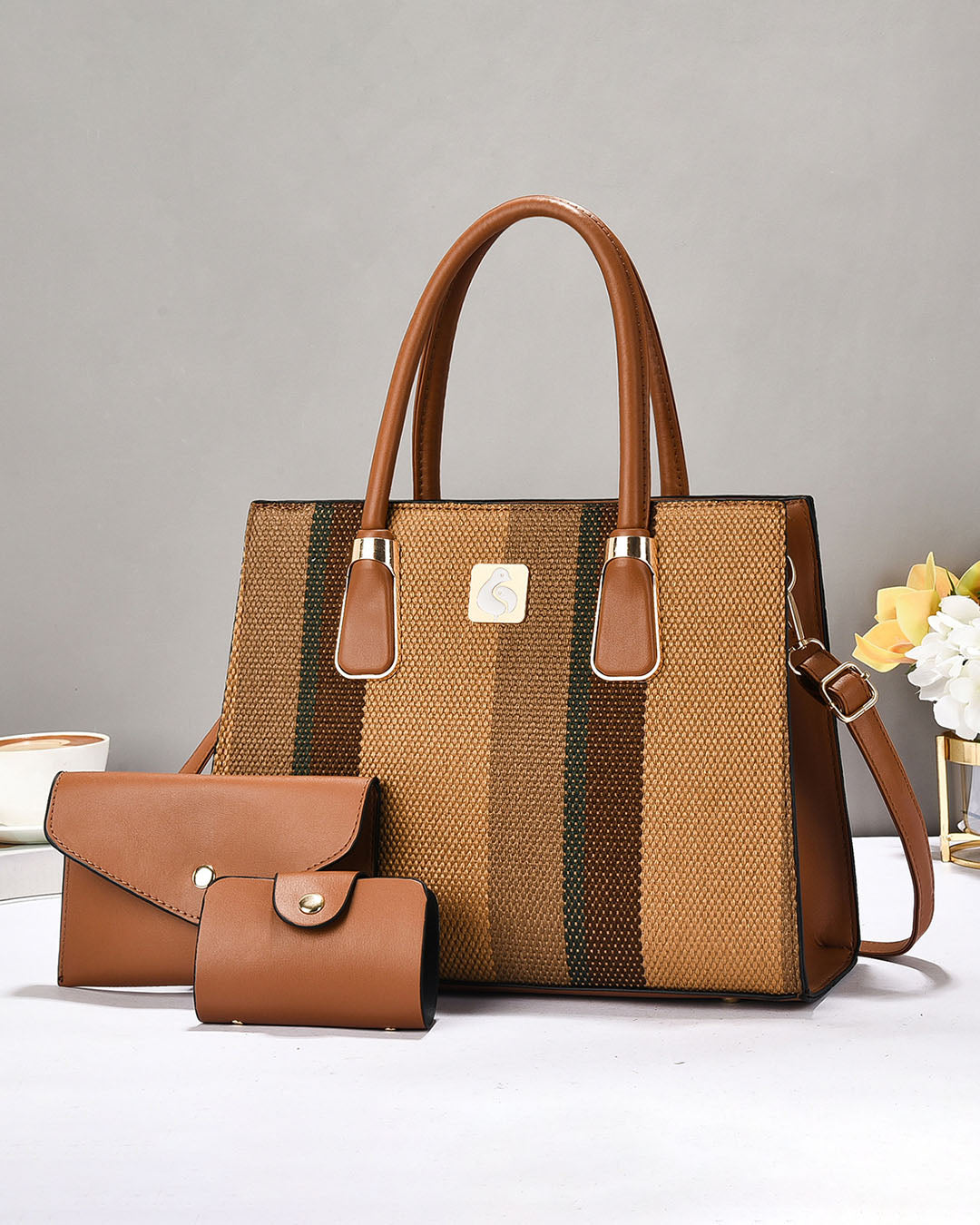 Cartera mediana a juego con sobre y tarjetero