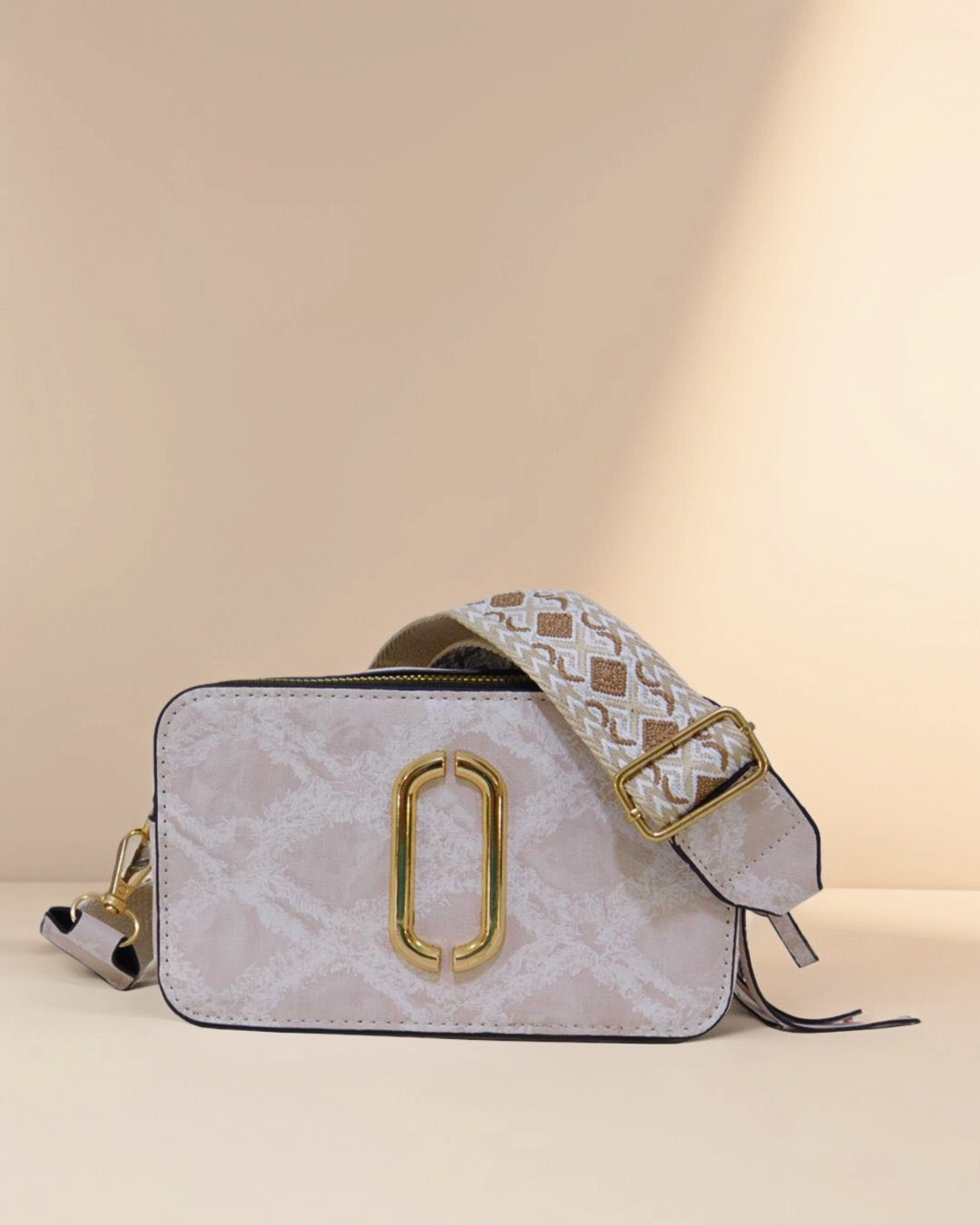 Black Friday • Crossbodies con doble entrada y detalles en dorado