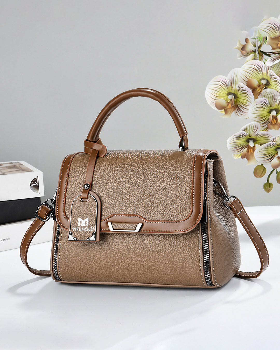 Crossbody color combinado con marron