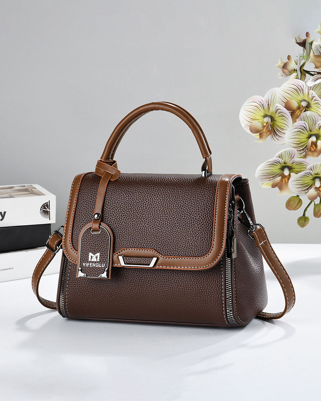 Crossbody color combinado con marron