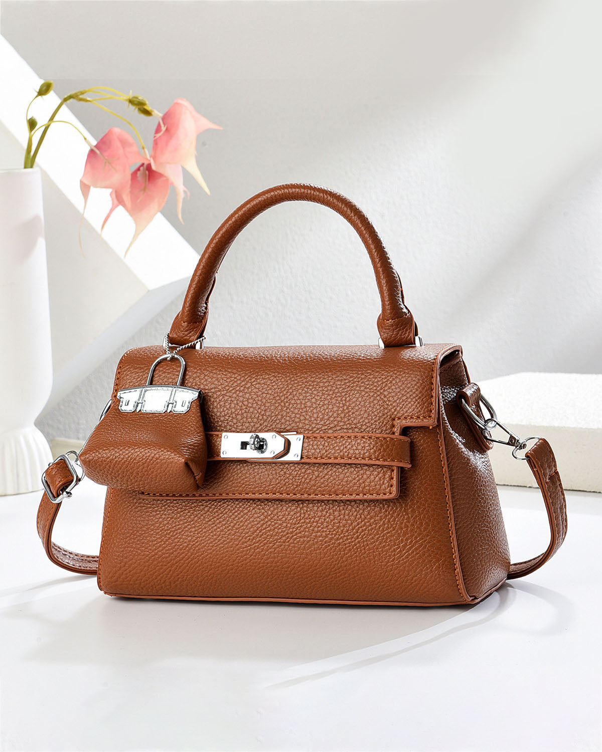 Cartera crossbody con carterita mini decorativa