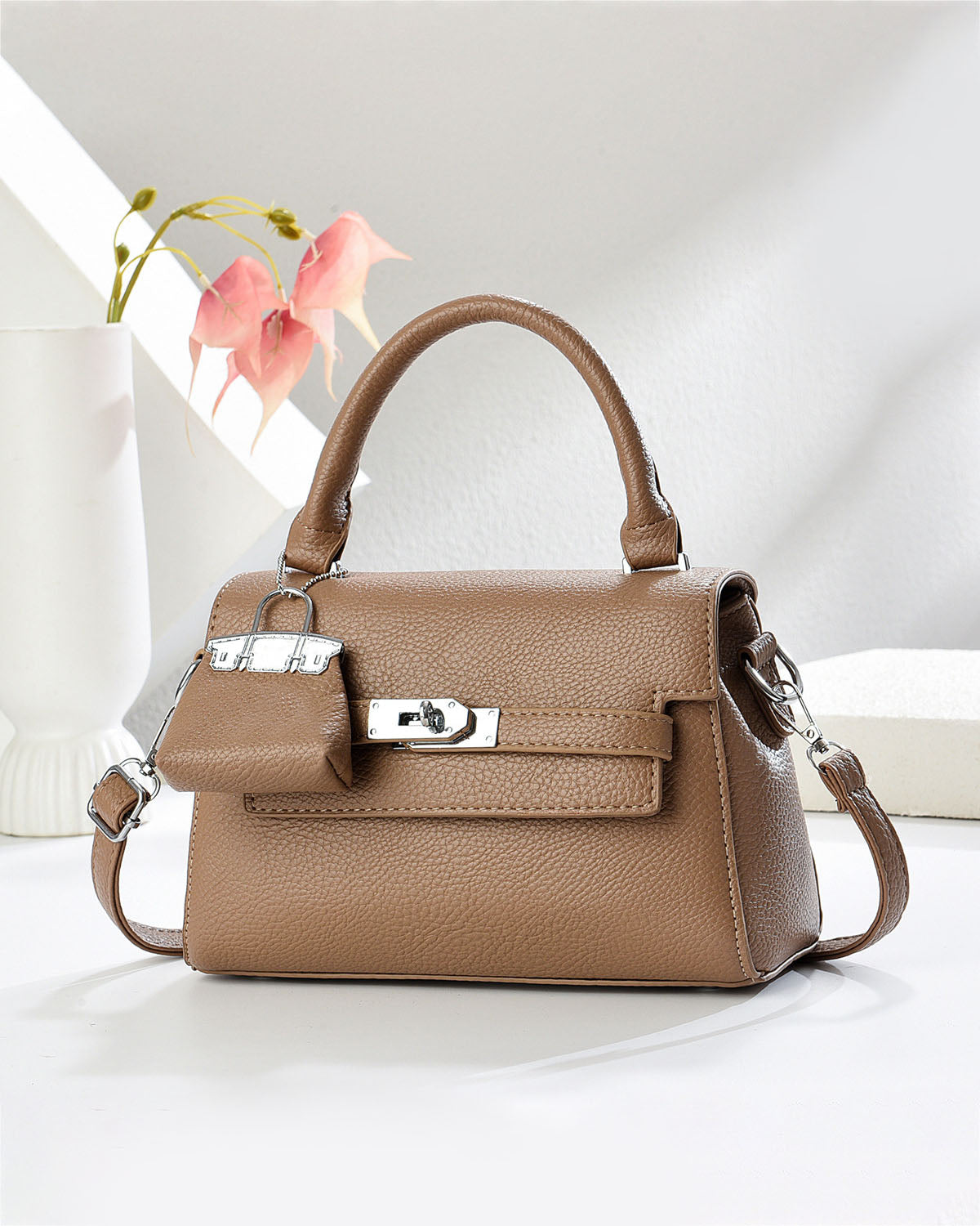 Cartera crossbody con carterita mini decorativa