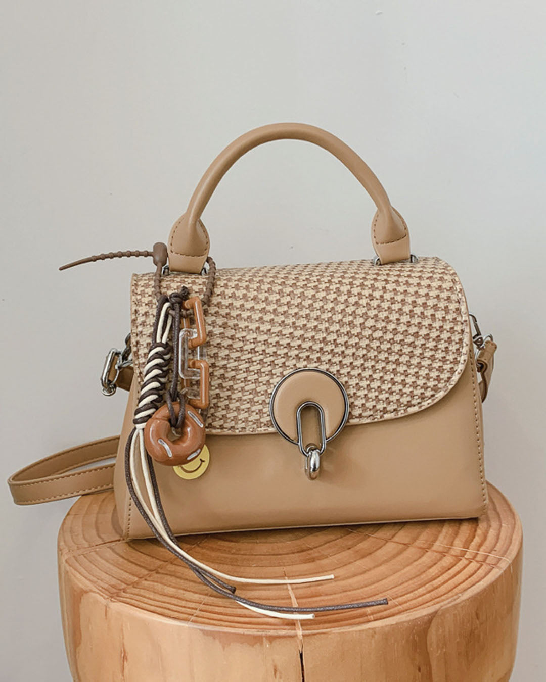 Crossbody con llavero colgante