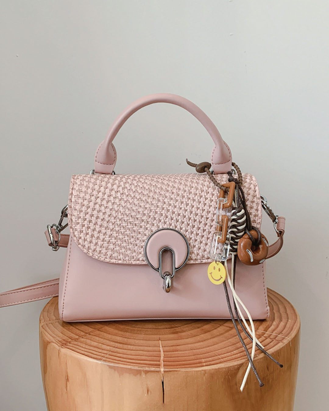Crossbody con llavero colgante
