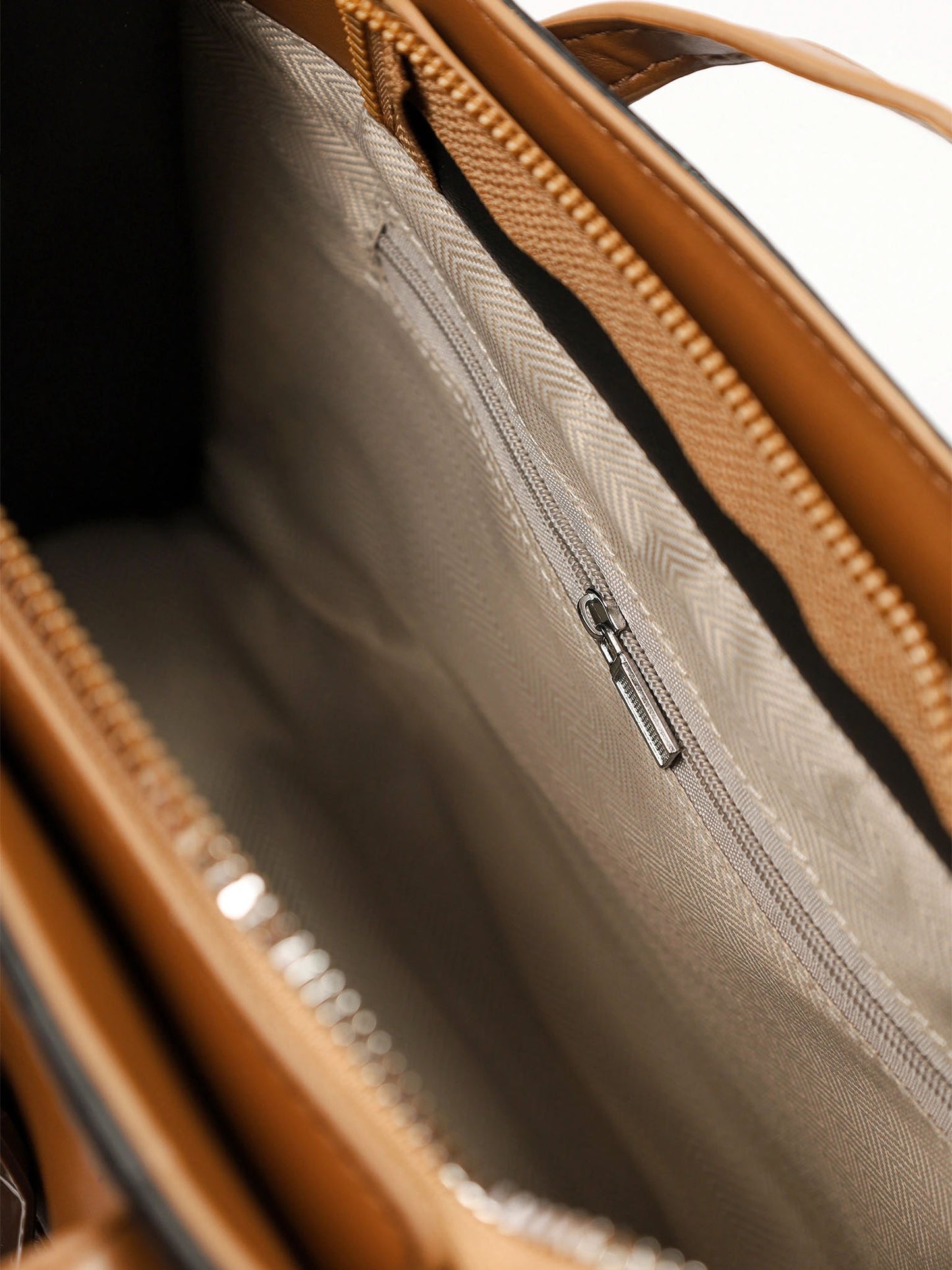 Cartera pequeña bicolor con bolsillo frontal