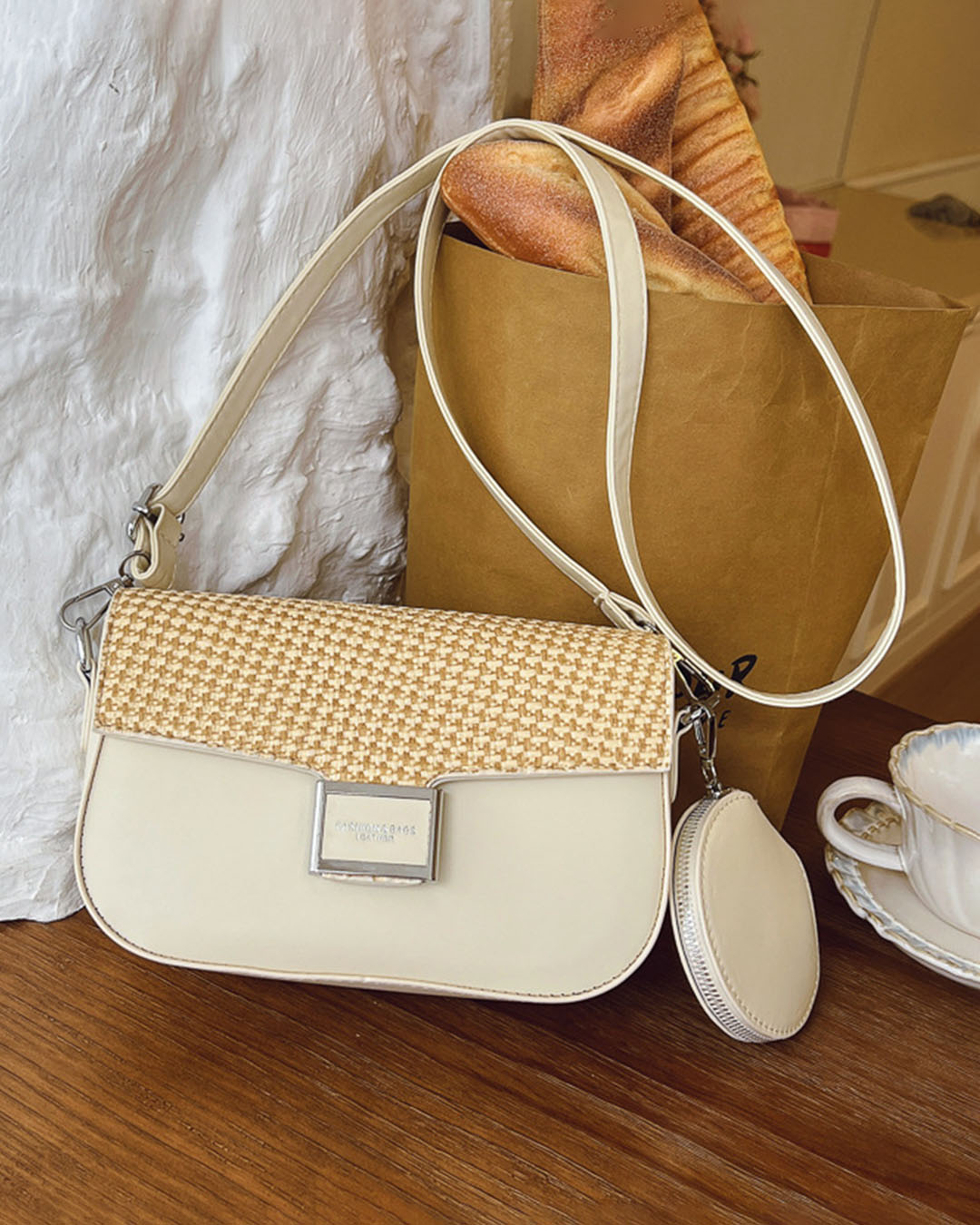 Crossbody con estillo conservador clasico