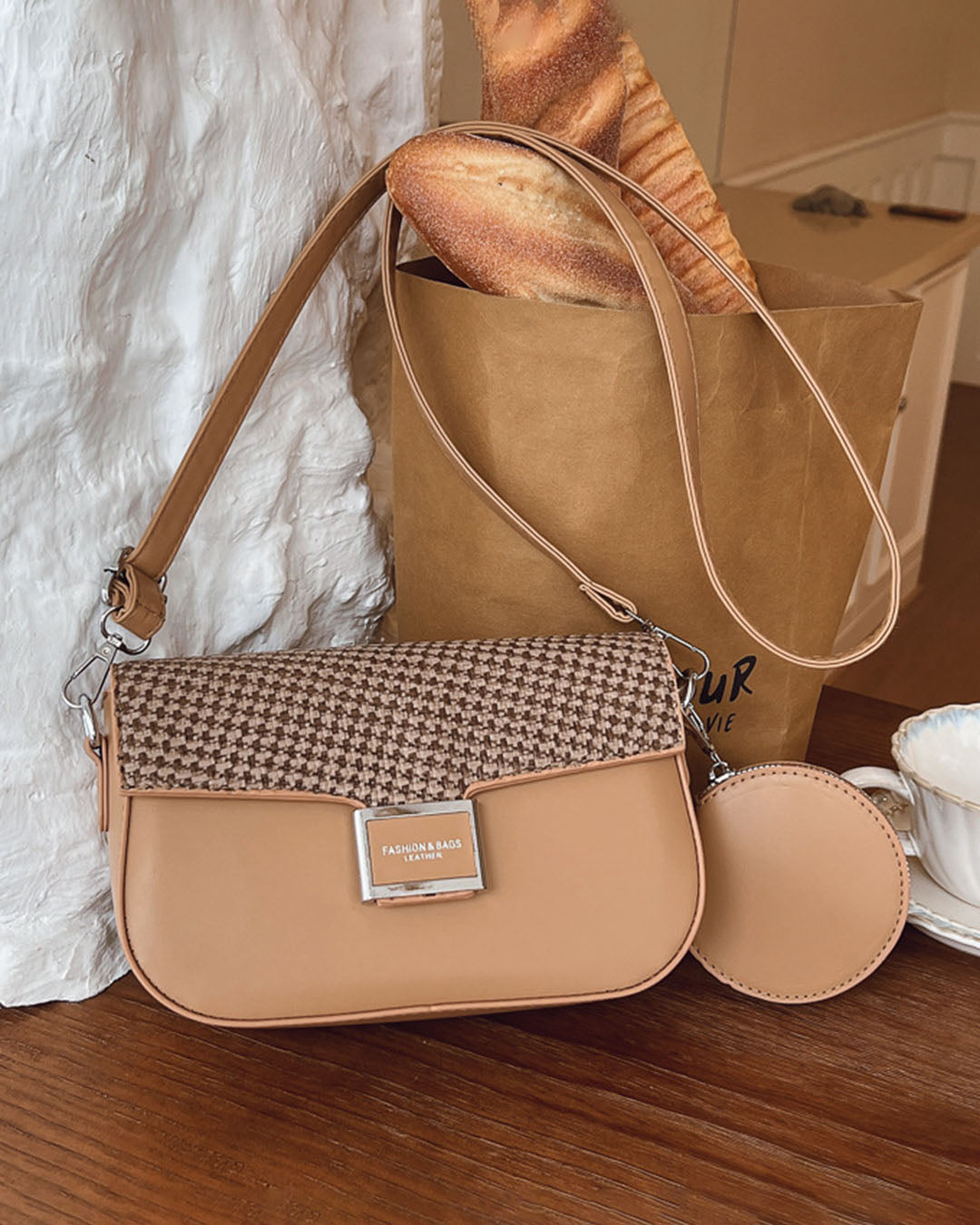 Crossbody con estillo conservador clasico
