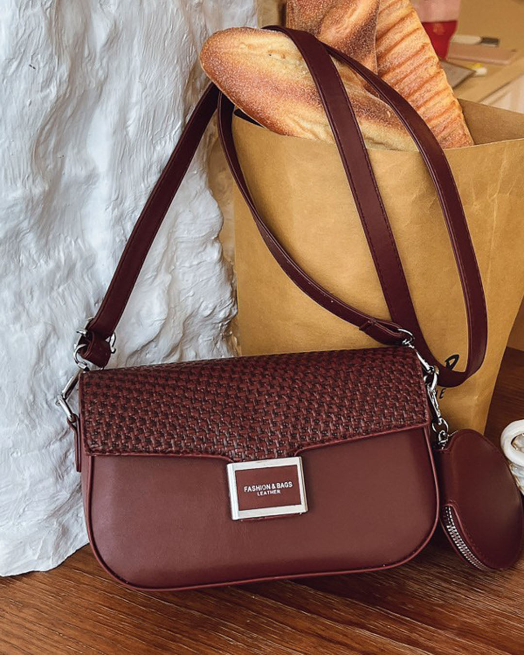 Crossbody con estillo conservador clasico