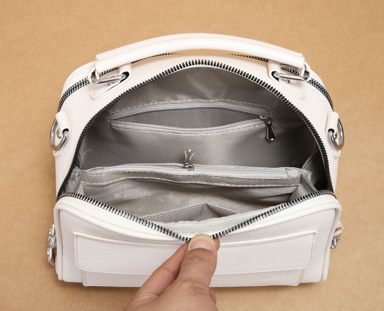 Mini cartera con tiro en tela y detalles en plateado