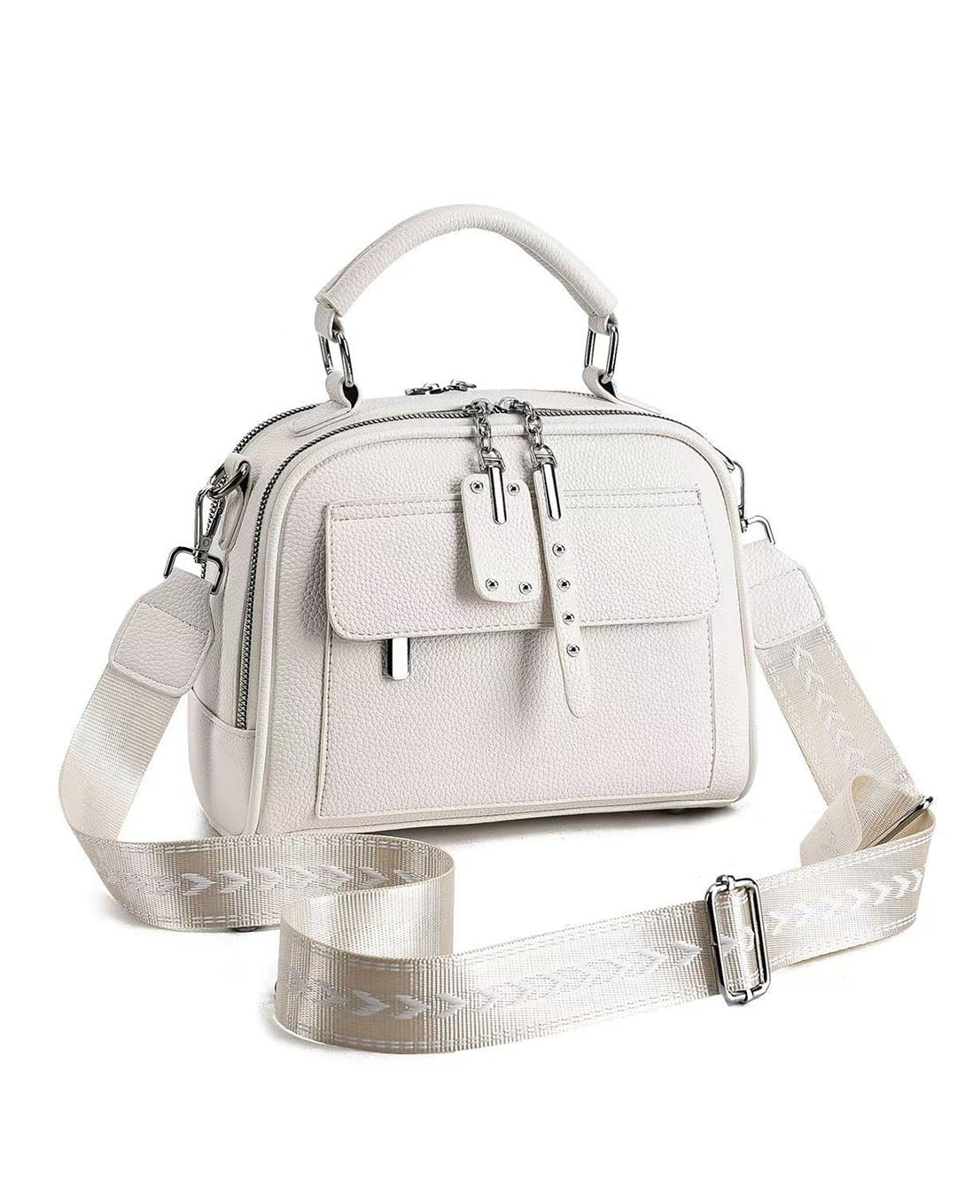 Mini cartera con tiro en tela y detalles en plateado