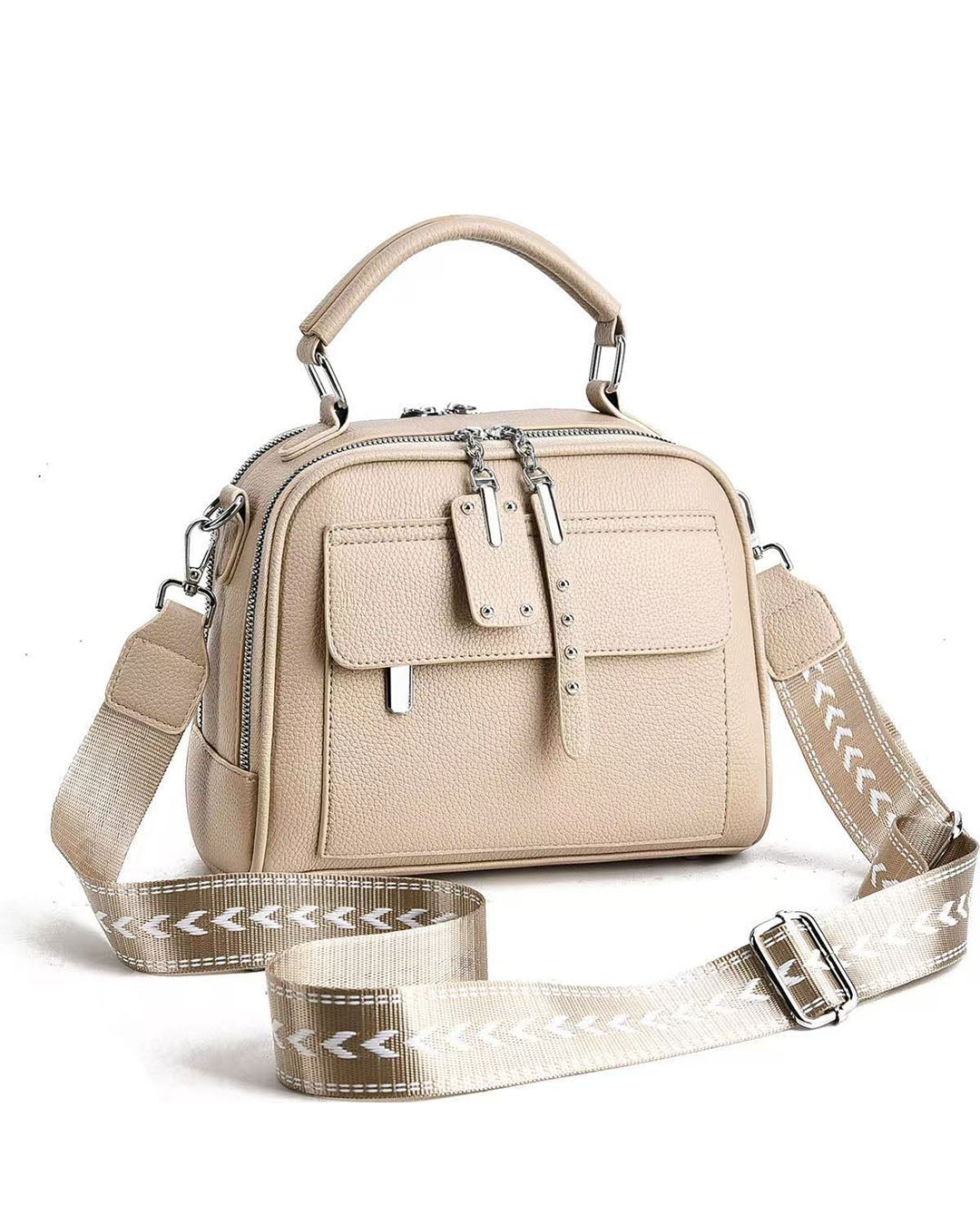 Mini cartera con tiro en tela y detalles en plateado