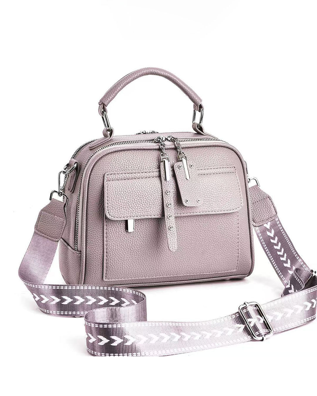 Mini cartera con tiro en tela y detalles en plateado