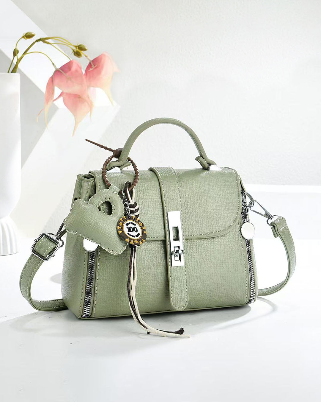 Crossbody con llavero colgante