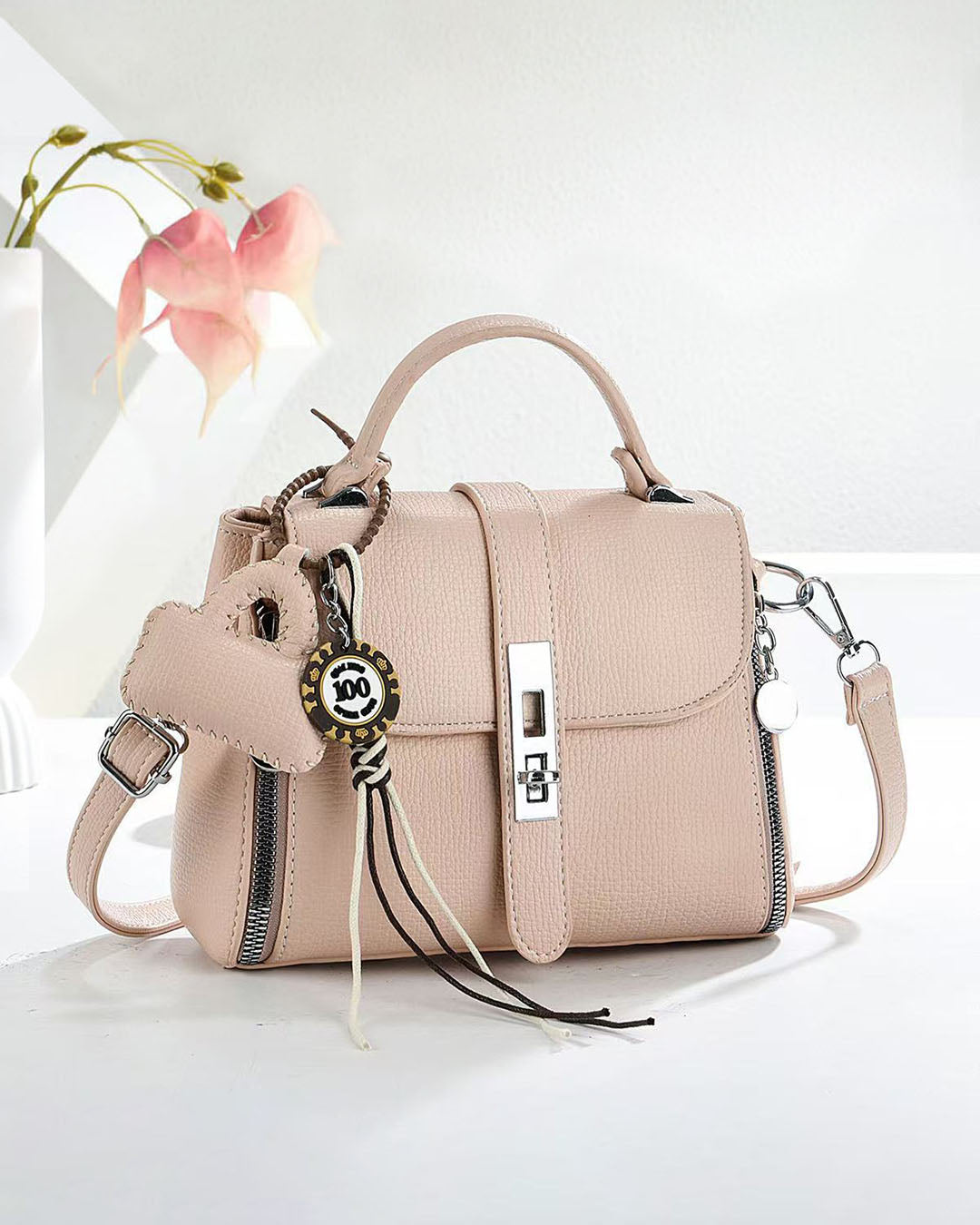 Crossbody con llavero colgante