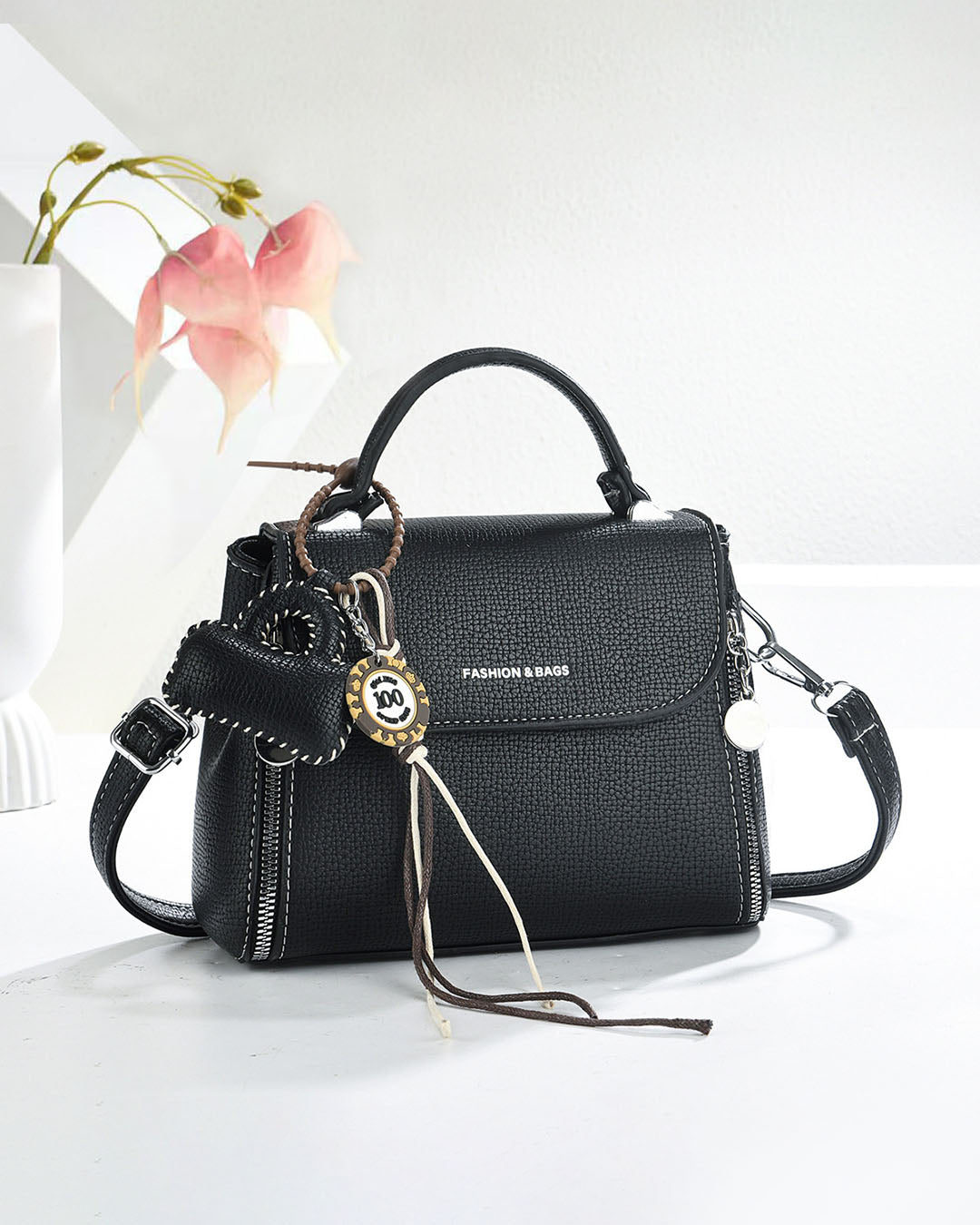 Crossbody con llavero colgante divertido