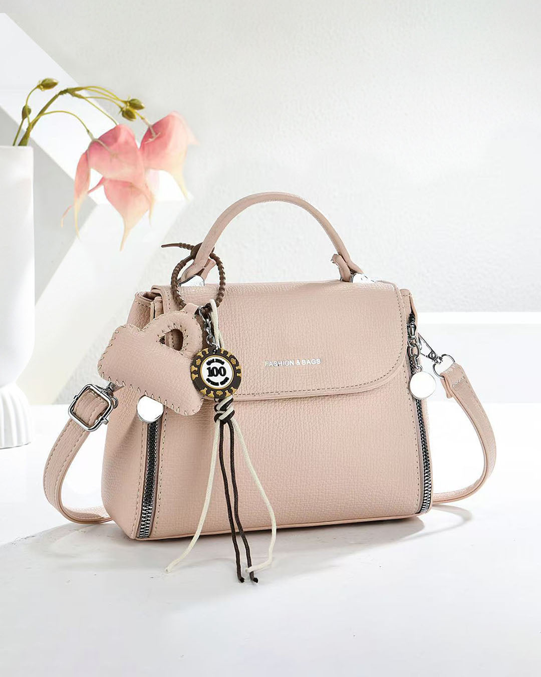Crossbody con llavero colgante divertido