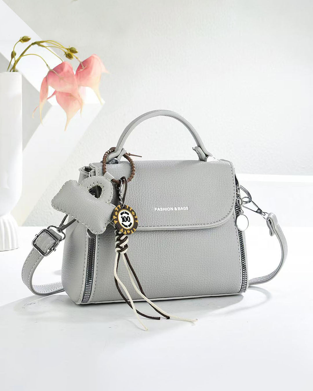 Crossbody con llavero colgante divertido