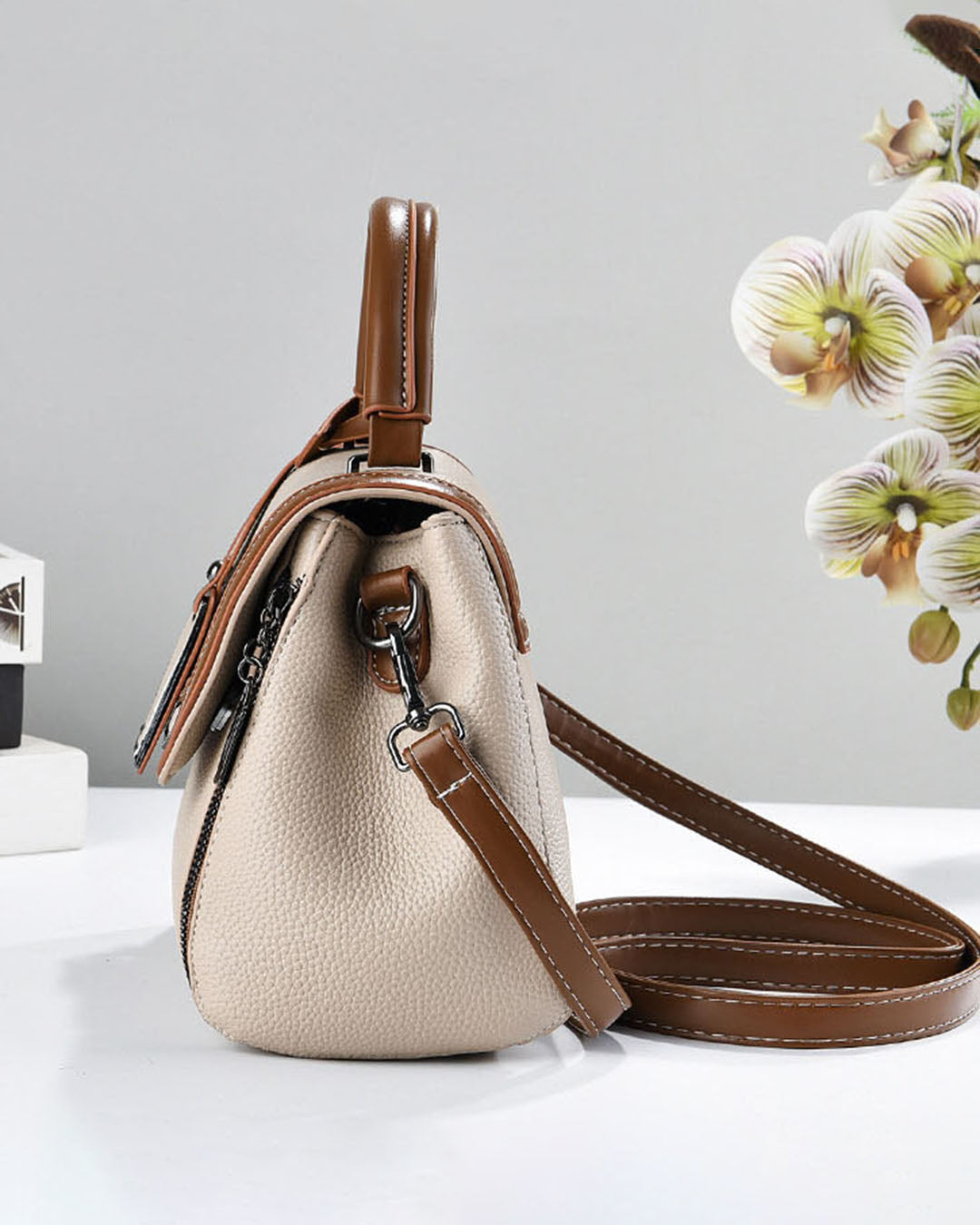 Crossbody color combinado con marron