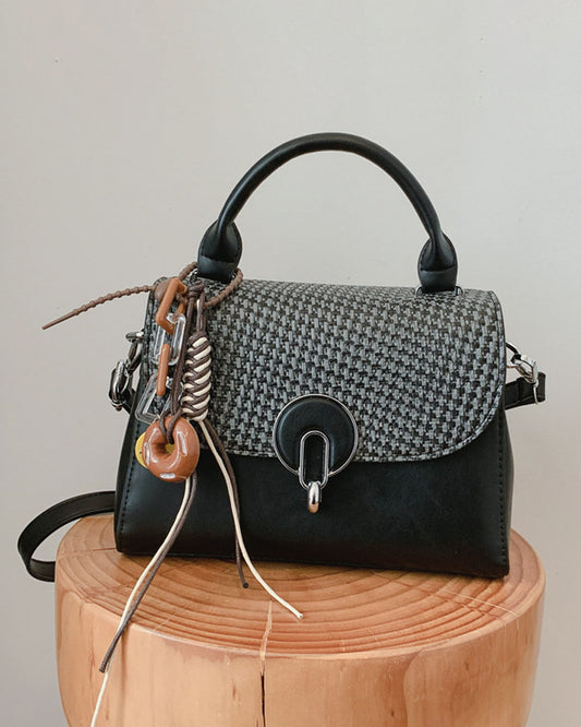Crossbody con llavero colgante