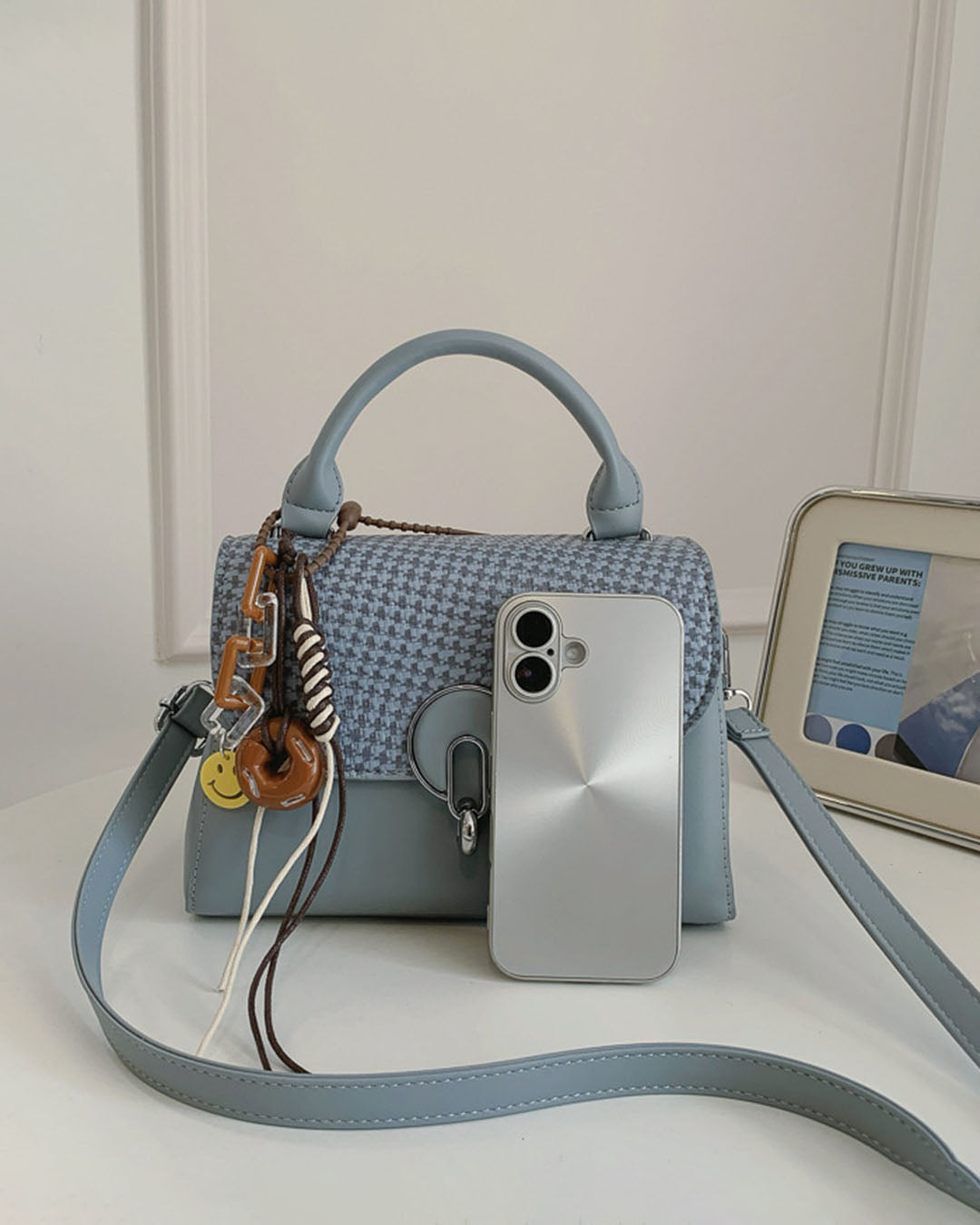 Crossbody con llavero colgante