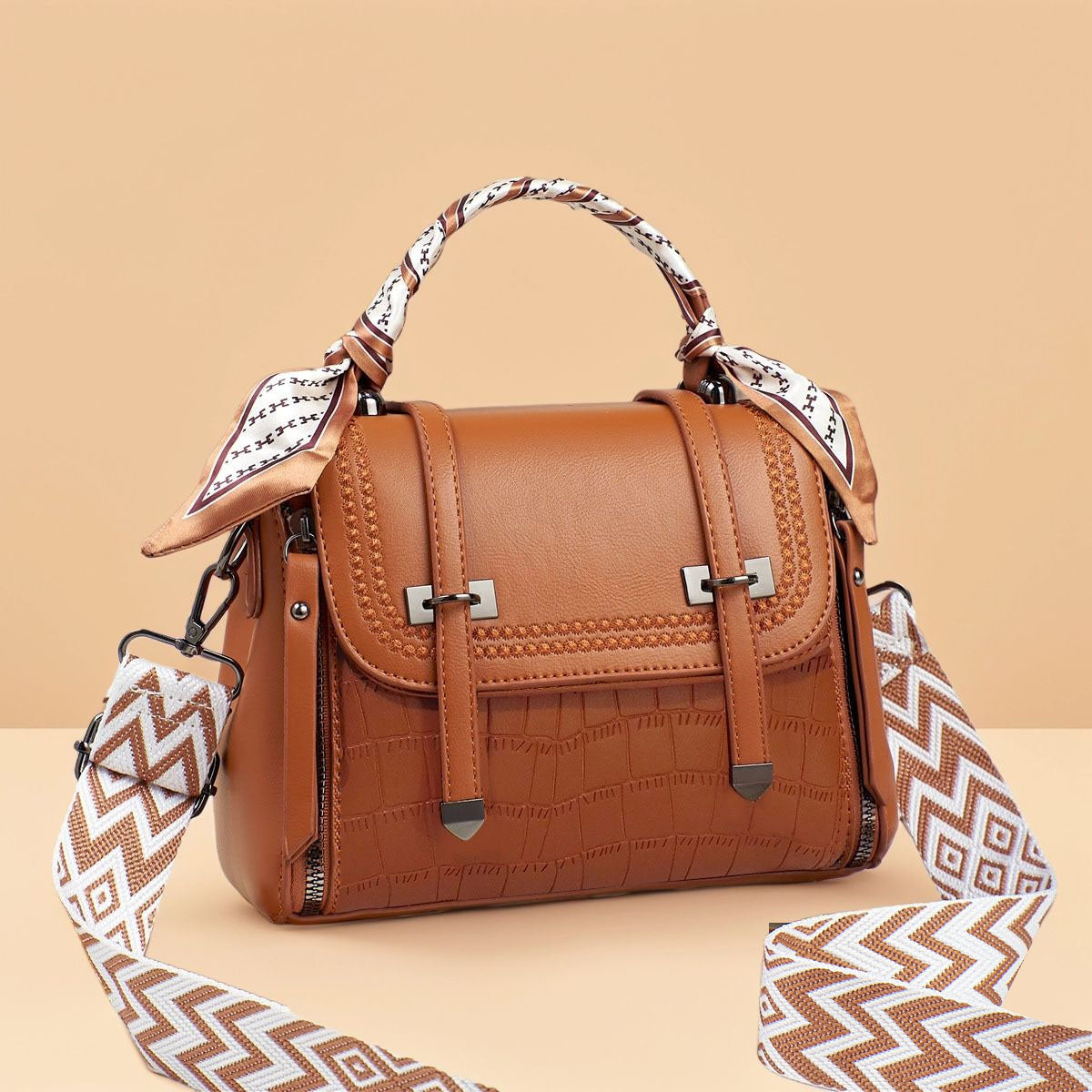 Bolso pequeño tipo crossbody con Toques Dorados y Pañuelo a Juego