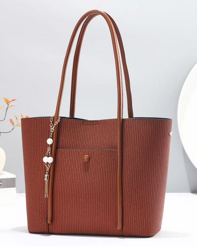 Bolso tote de cuero sintético con diseño simple y elegante
