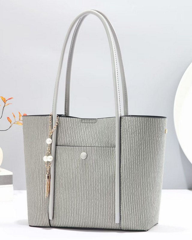Bolso tote de cuero sintético con diseño simple y elegante