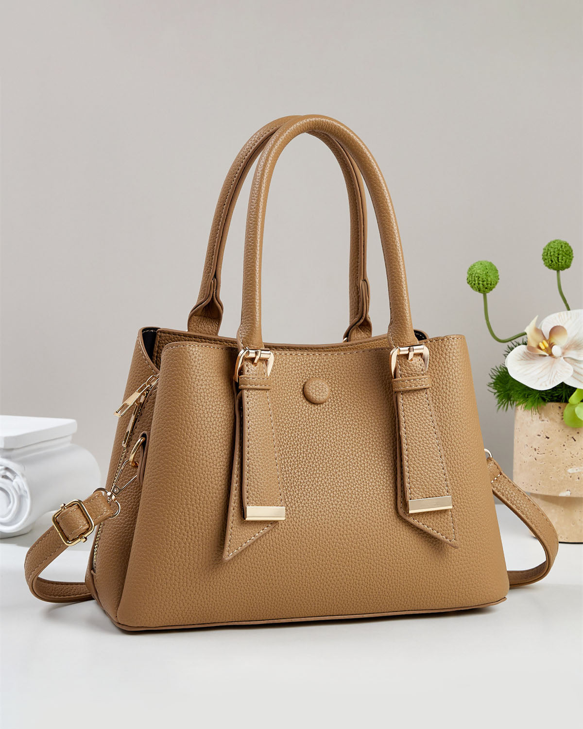 Bolso de mano y de hombro.