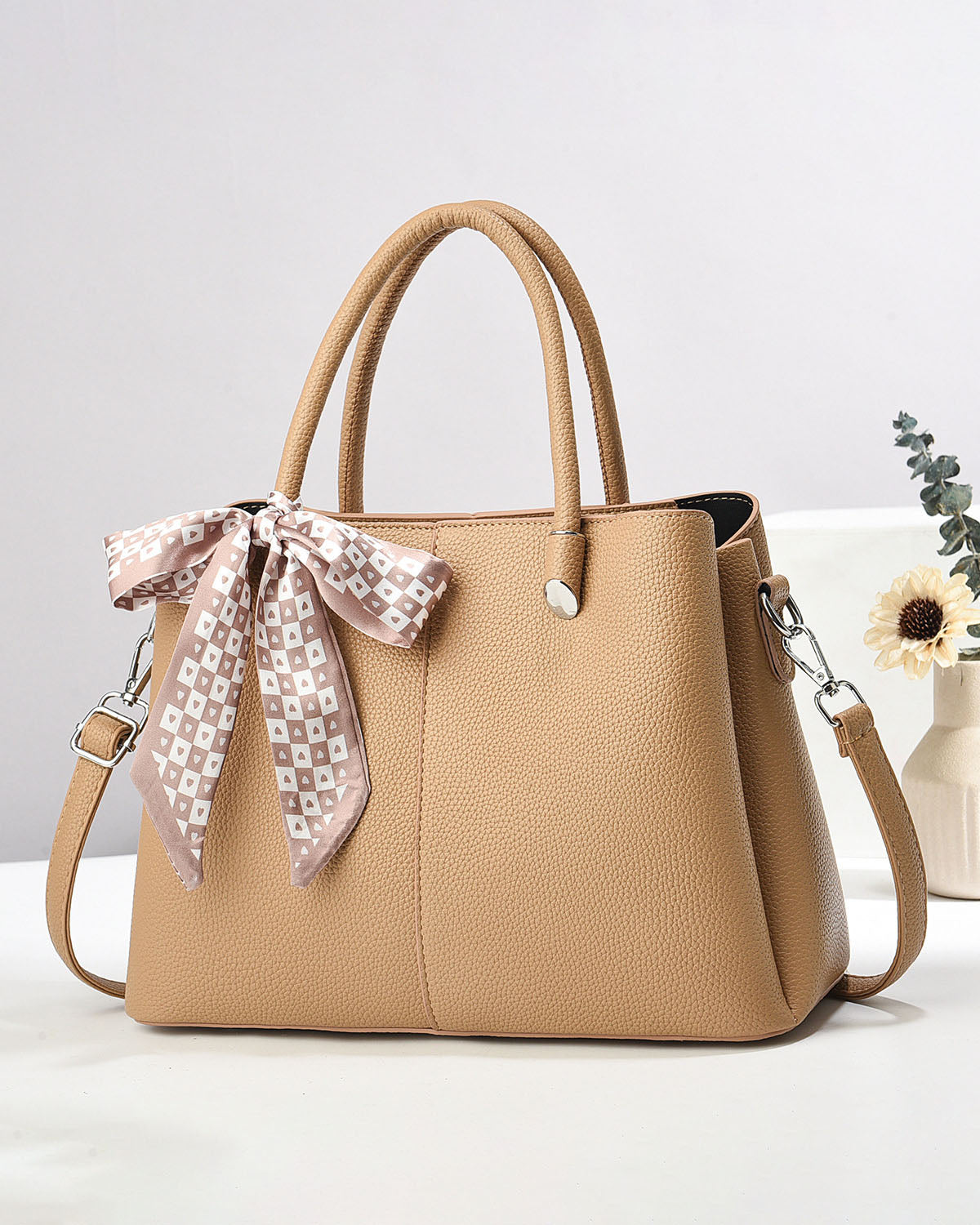 💕Oferta ¡San Valentín! 💕 • Cartera mediana con detalles en dorado y bufanda decorativa