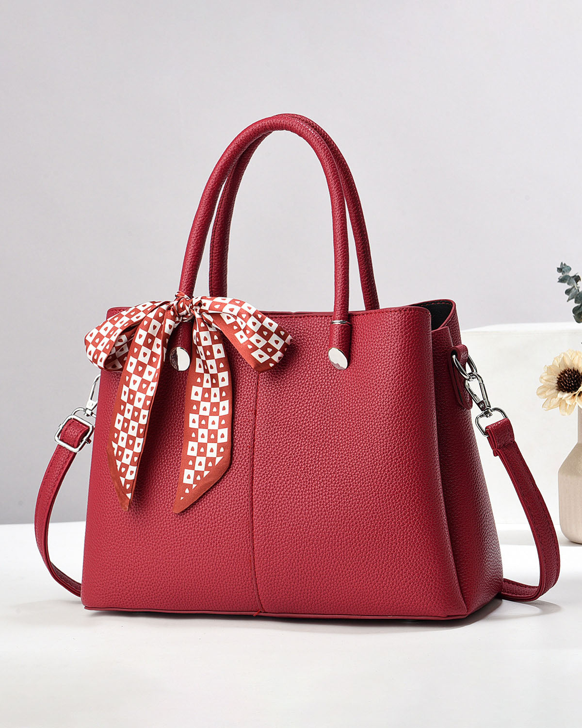 💕Oferta ¡San Valentín! 💕 • Cartera mediana con detalles en dorado y bufanda decorativa