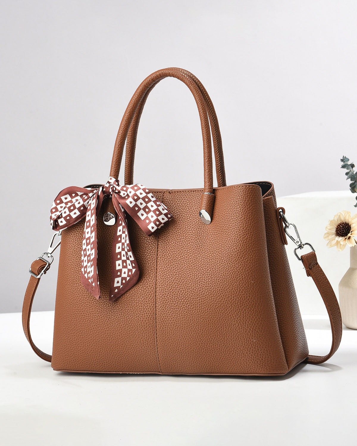 💕Oferta ¡San Valentín! 💕 • Cartera mediana con detalles en dorado y bufanda decorativa