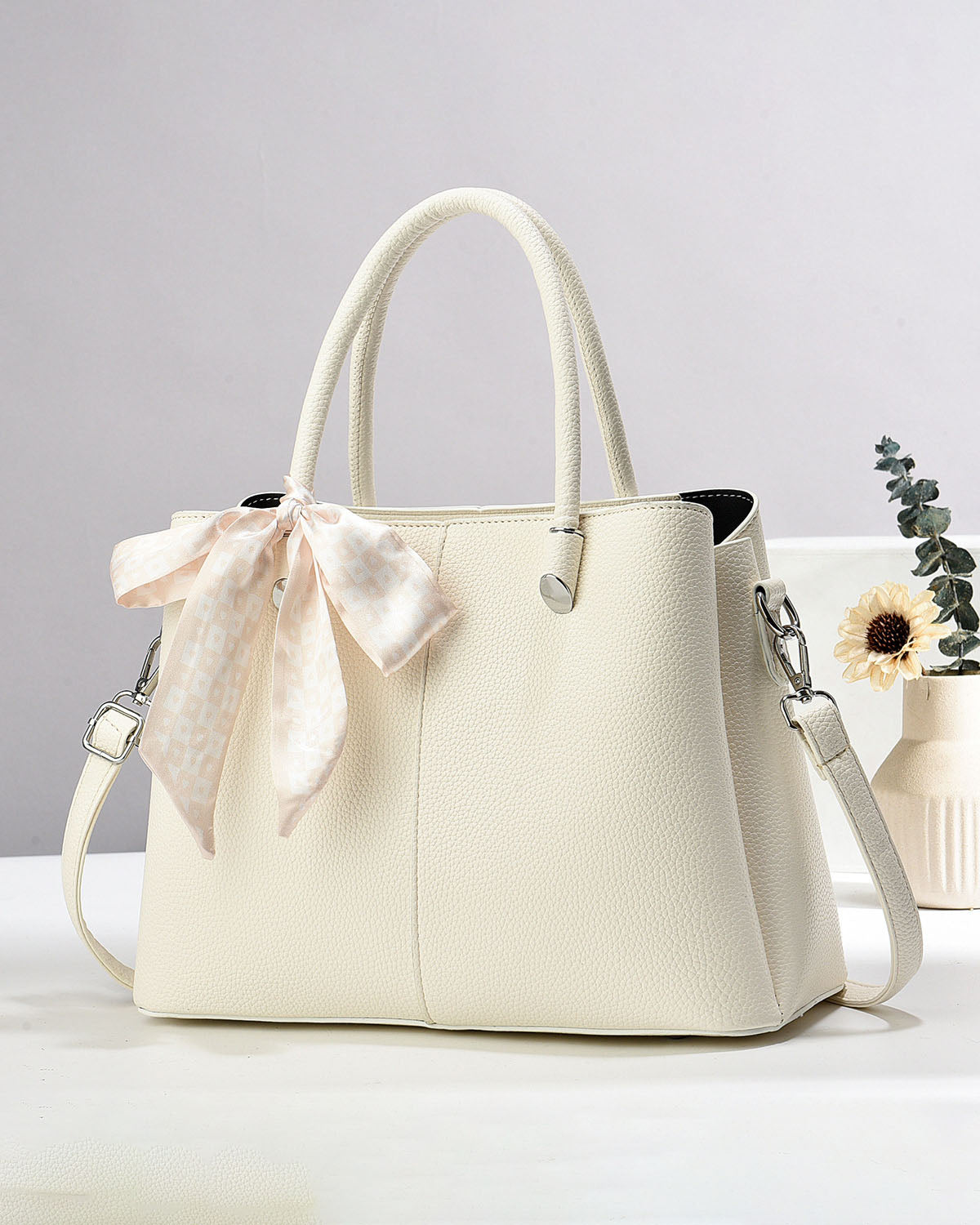💕Oferta ¡San Valentín! 💕 • Cartera mediana con detalles en dorado y bufanda decorativa