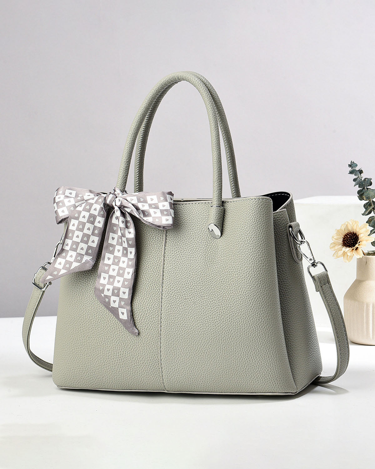 💕Oferta ¡San Valentín! 💕 • Cartera mediana con detalles en dorado y bufanda decorativa