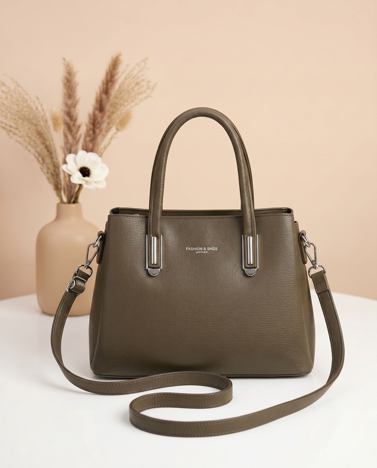 Bolso de mano mediana con correa ajustable para el hombro