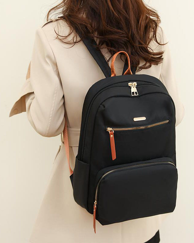 Mochila mediana de formato rectangular para uso diario