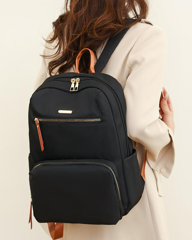 Mochila mediana de formato rectangular para uso diario