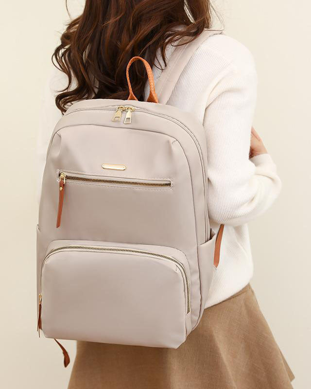 Mochila mediana de formato rectangular para uso diario