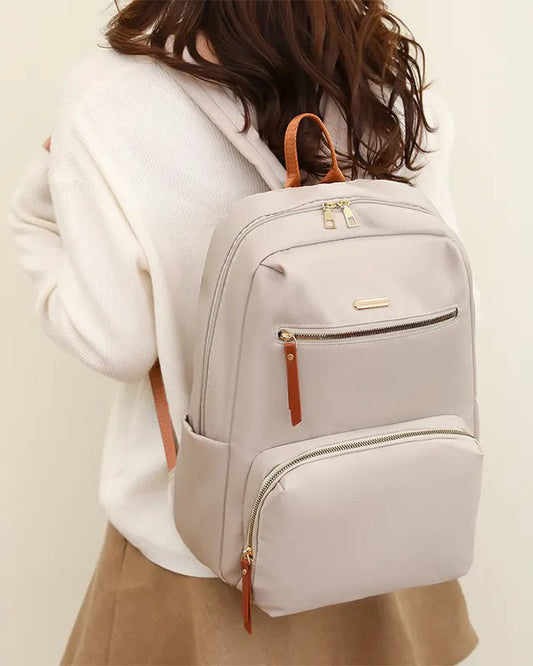 Mochila mediana de formato rectangular para uso diario