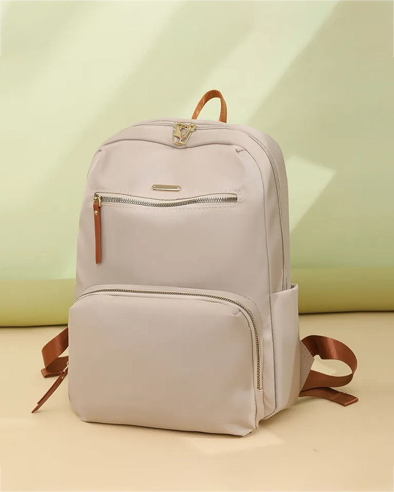 Mochila mediana de formato rectangular para uso diario