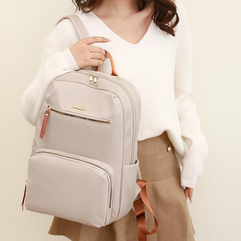 Mochila mediana de formato rectangular para uso diario