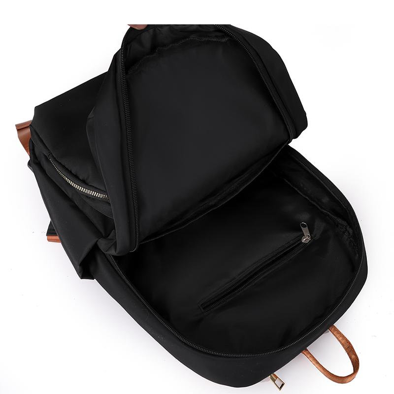 Mochila mediana de formato rectangular para uso diario