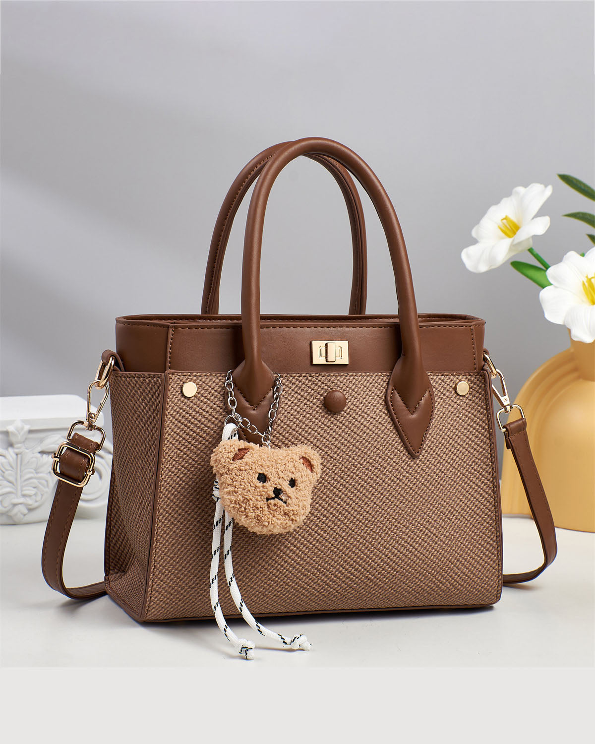 Cartera pequeña con llavero peluche removible