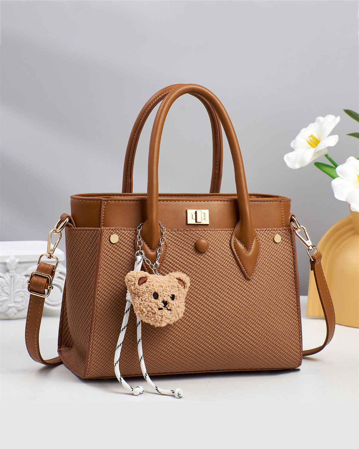 Cartera pequeña con llavero peluche removible
