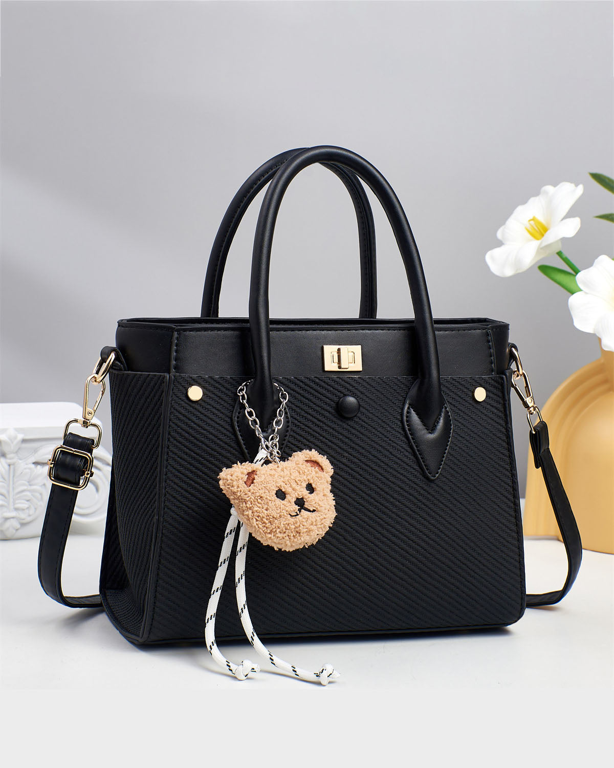 Cartera pequeña con llavero peluche removible